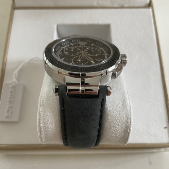 Versace m’en Watch - Picture 4 of 6